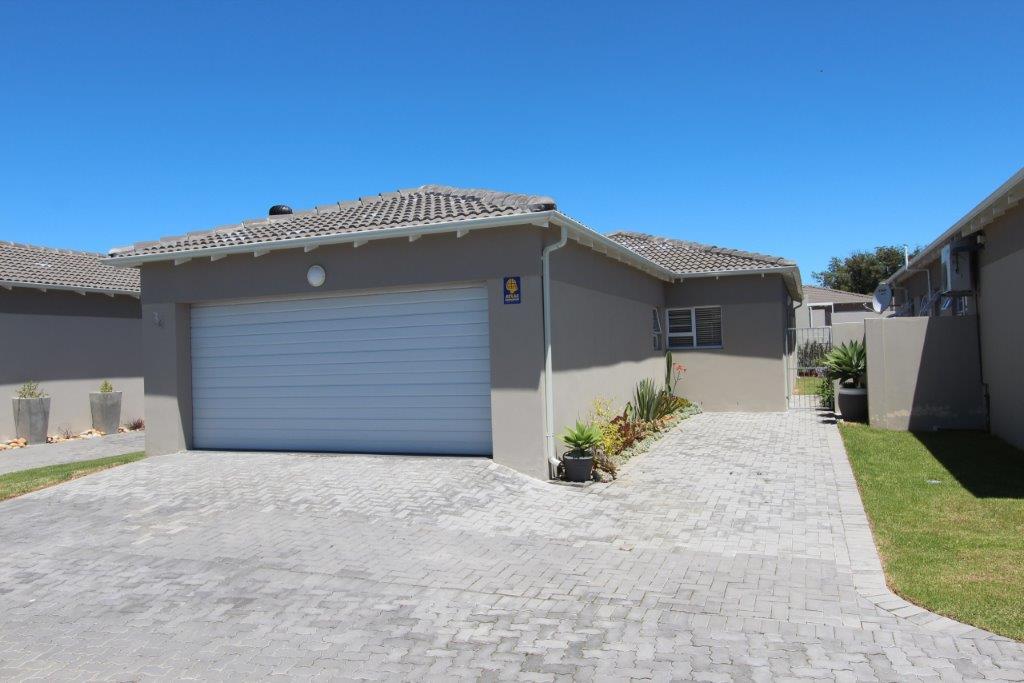 3 Bedroom Townhouse for sale in Glenroy Park P24113848181