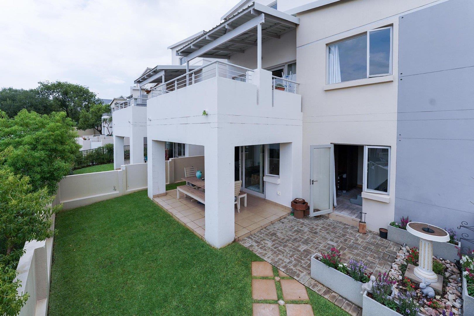 2 Bedroom Apartment / flat for sale in Beverley 16 Soho Lane P24