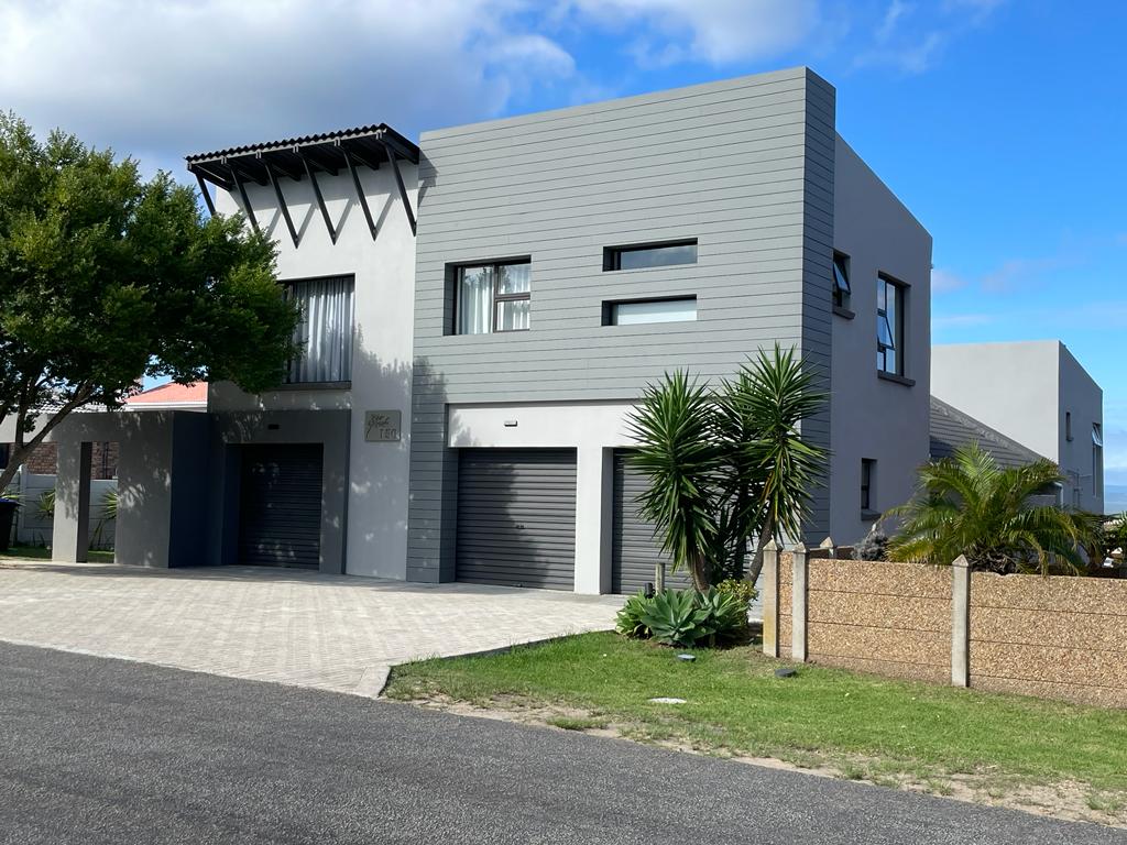 4 Bedroom House for sale in Wavecrest P24113831463