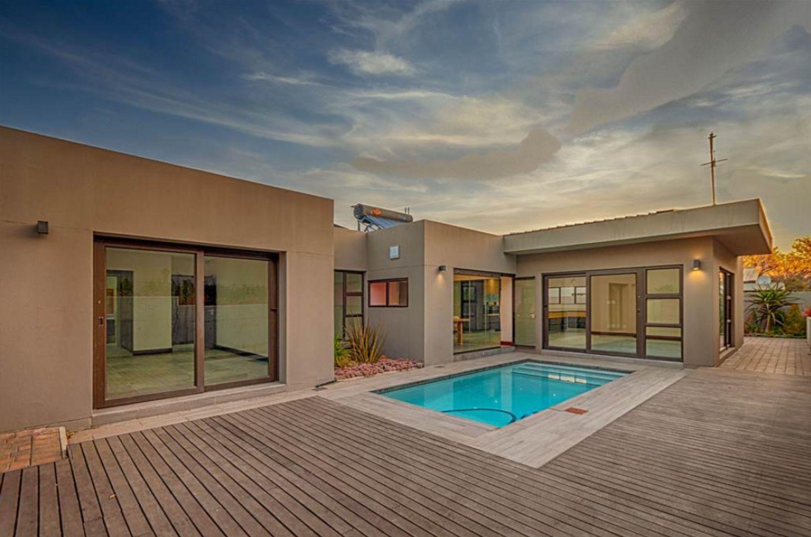 3 Bedroom House for sale in Dunvegan P24113849090