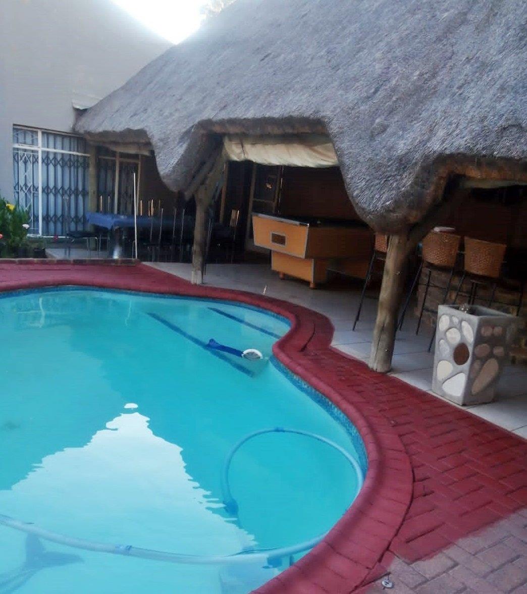 4 Bedroom House for sale in Falcon Ridge P24113849494