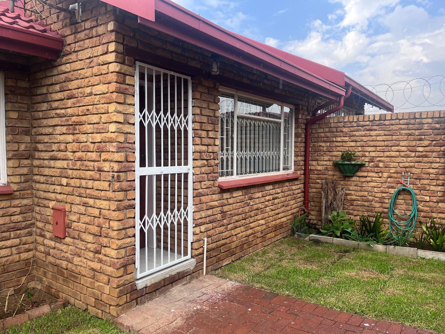 3 Bedroom Townhouse for sale in Glen Marais 33 Izandri, Coniston Way