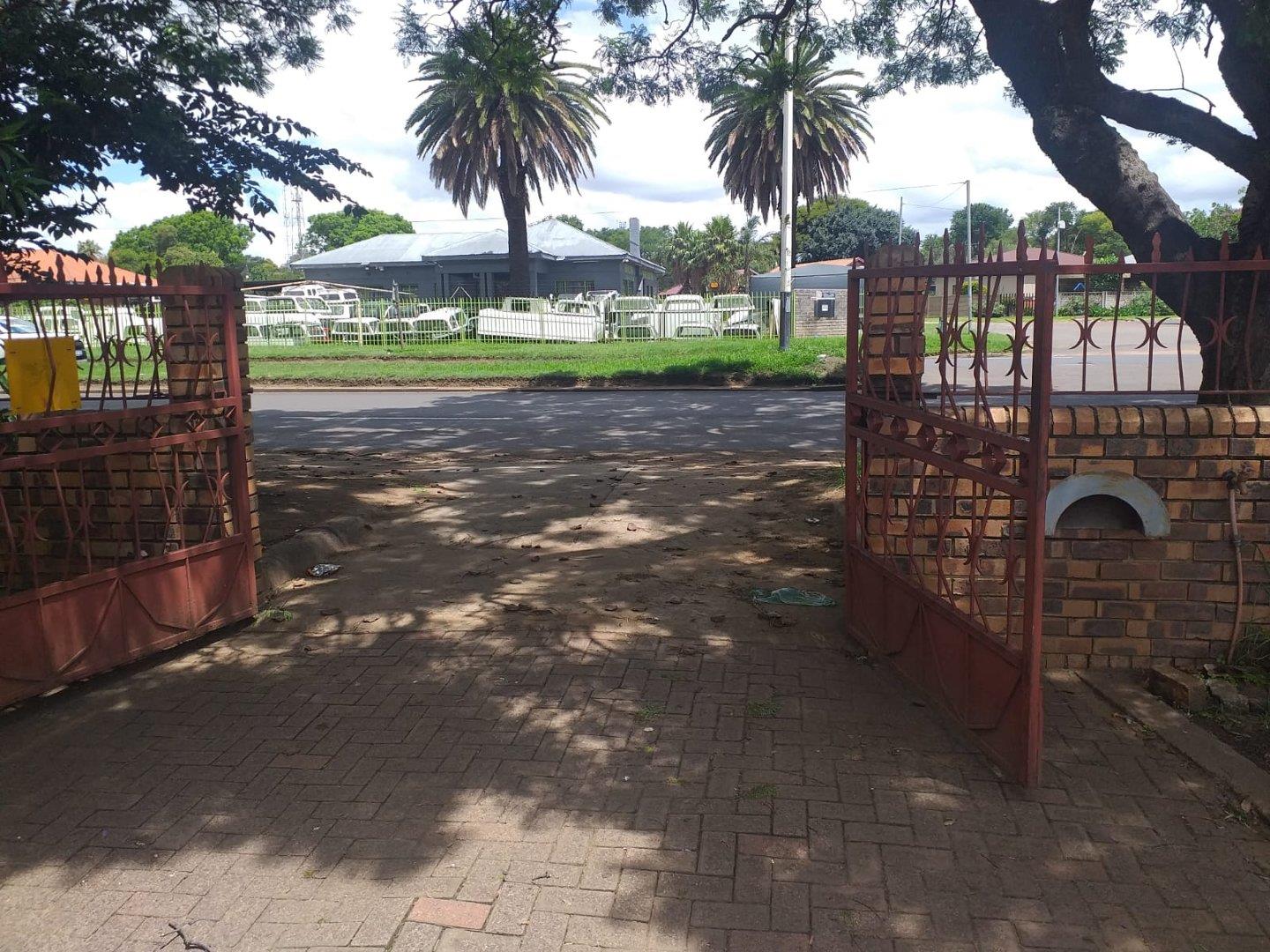 13 Bedroom House for sale in Witbank Ext 3 P24113850202