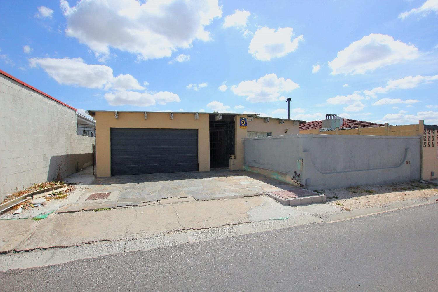 3 Bedroom House for sale in Scottsville P24112057146