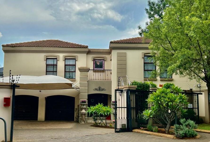 3 Bedroom House for sale in Faerie Glen P24113850927