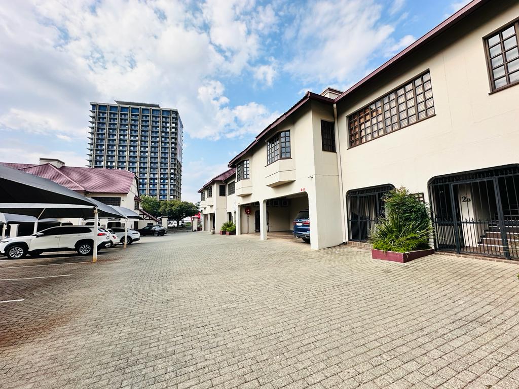 Commercial property for sale in Bedford Gardens P24113851080