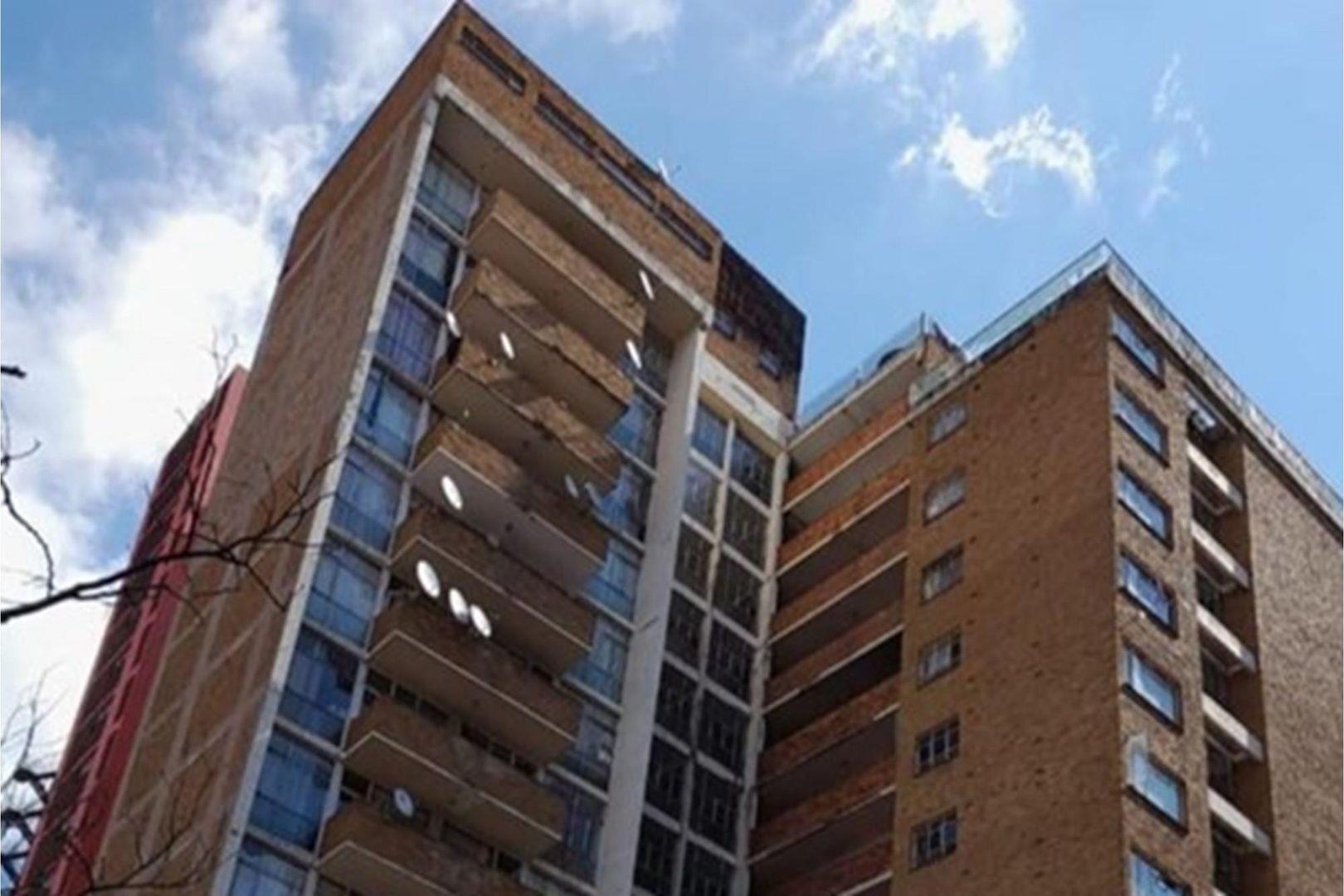 2 Bedroom Apartment / flat for sale in Hillbrow P24113851212