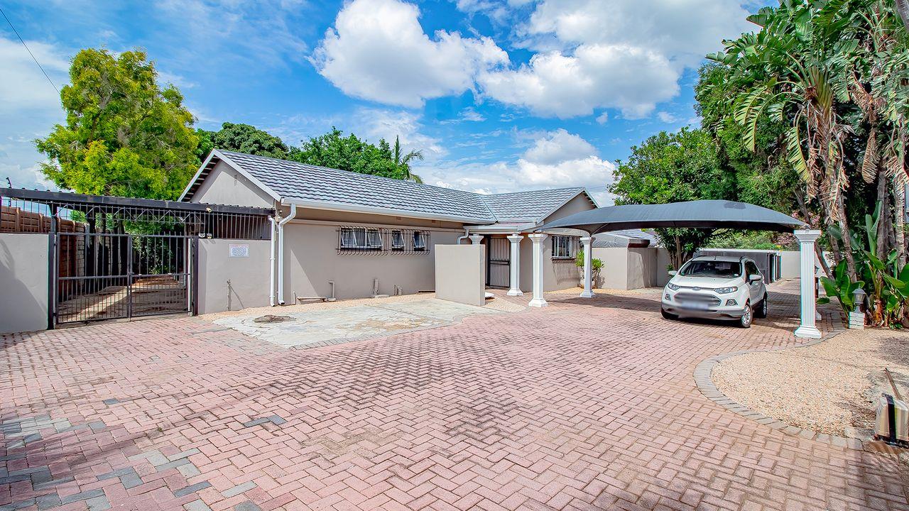 10 Bedroom House for sale in Silverton P24113851854