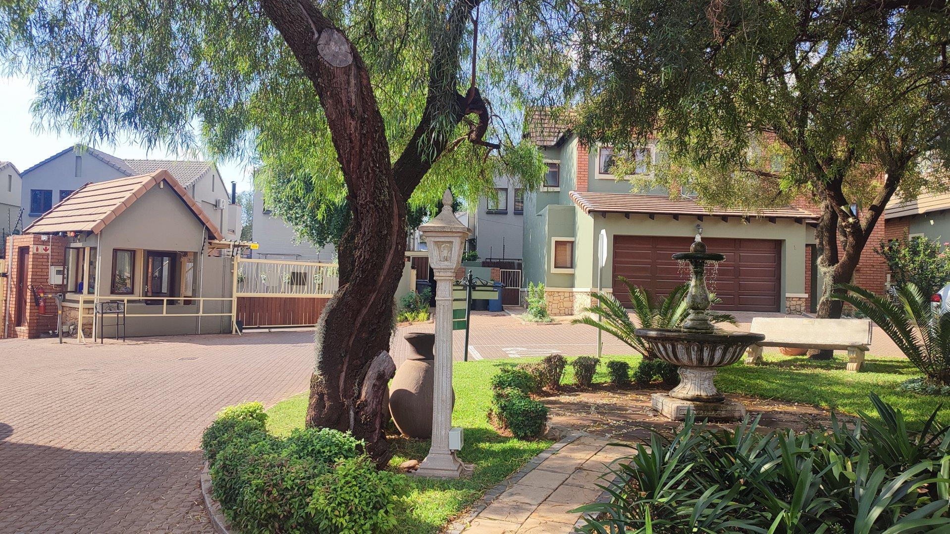 3 Bedroom House for sale in Olympus AH P24113508130