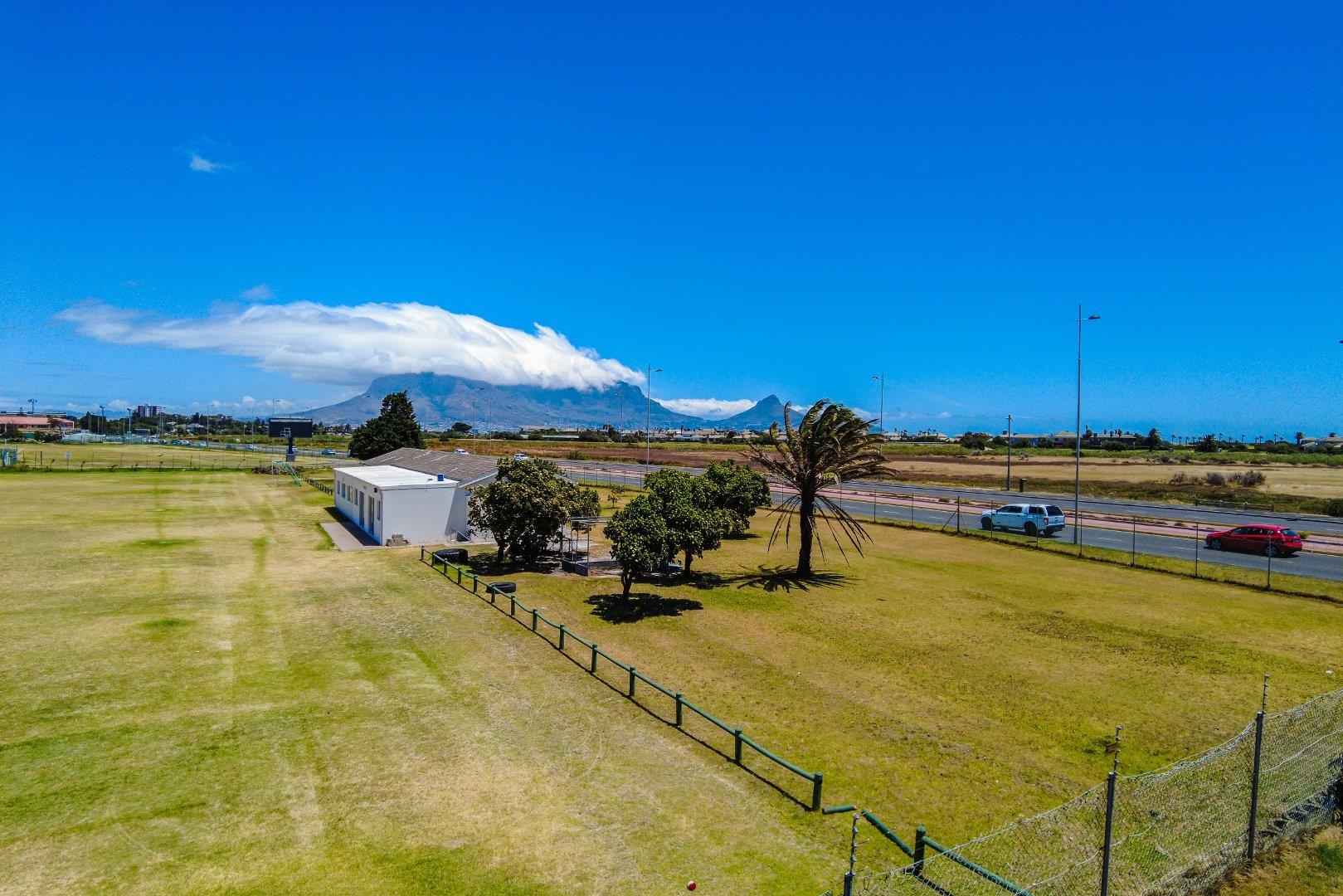 2 Bedroom Apartment / flat for sale in Milnerton Central P24113852338