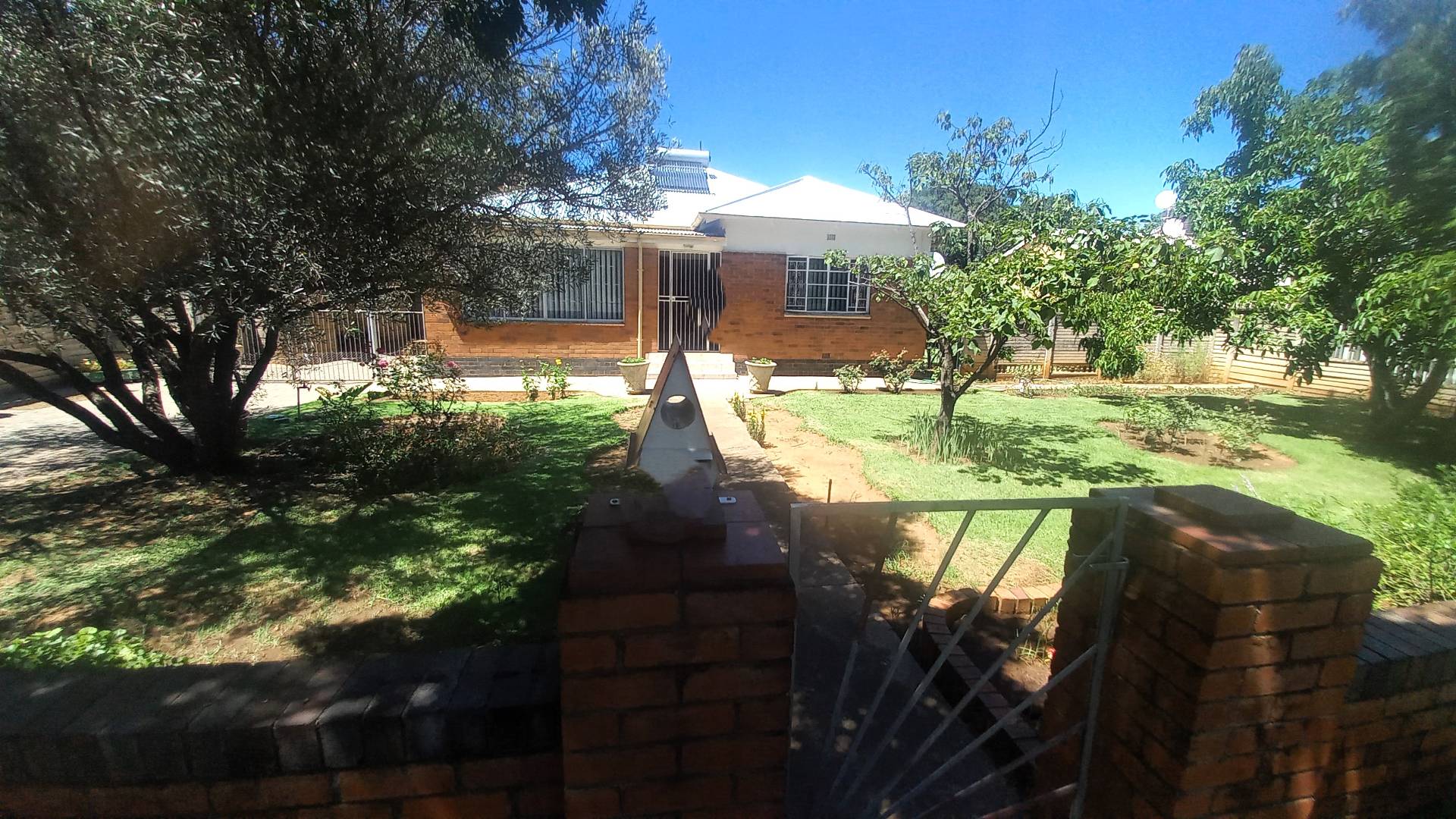 3 Bedroom House for sale in Bayswater P24113852672