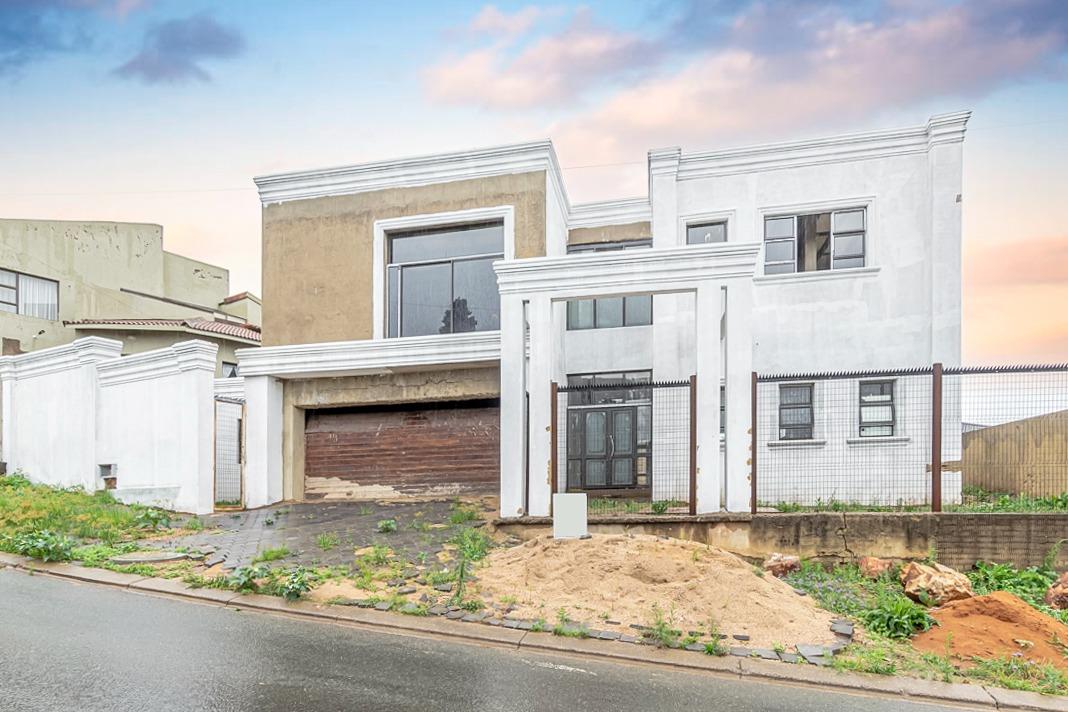 4 Bedroom House for sale in Northcliff P24113852752