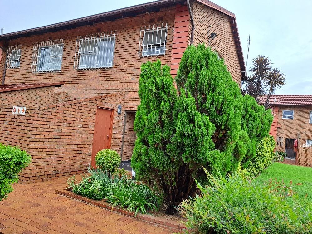 3 Bedroom Townhouse for sale in Bedford Gardens 20 The Oaks, 6 Smith