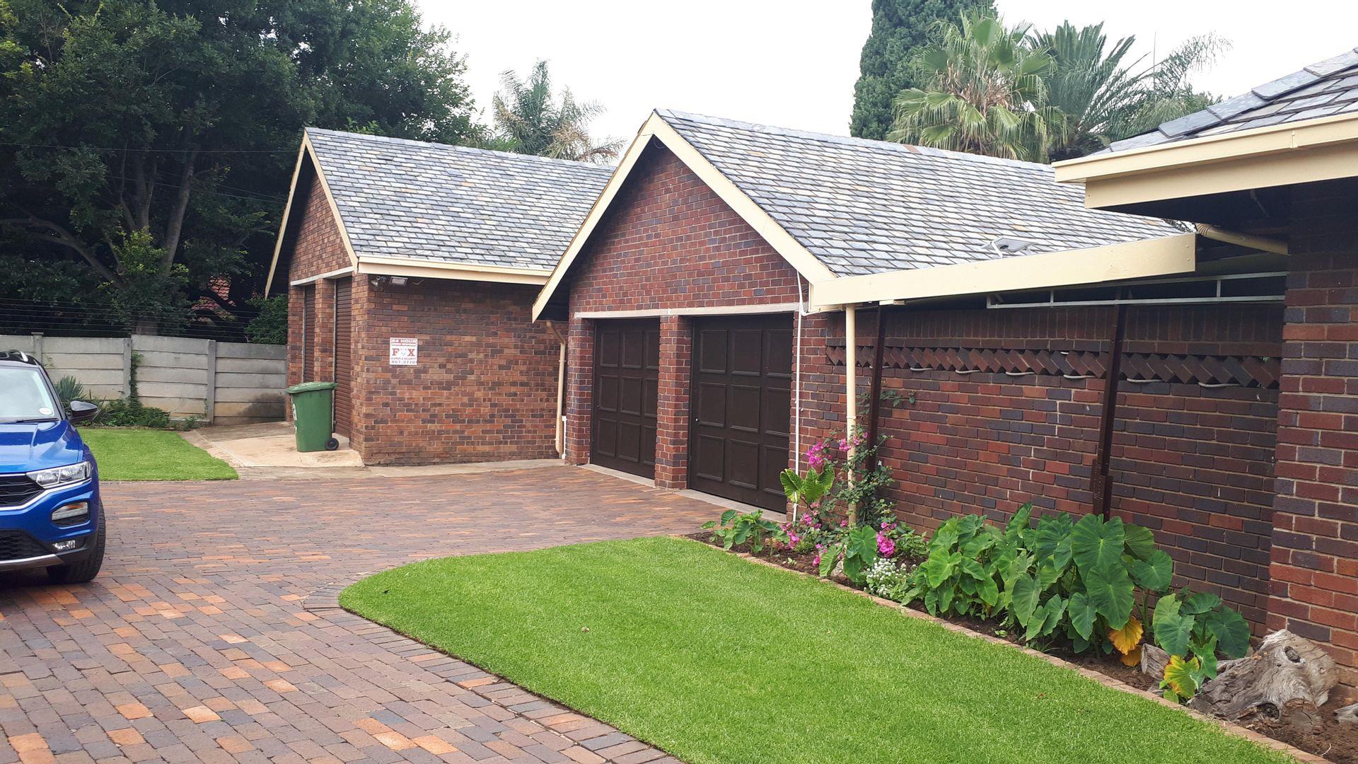 4 Bedroom House for sale in Brackenhurst P24113855010