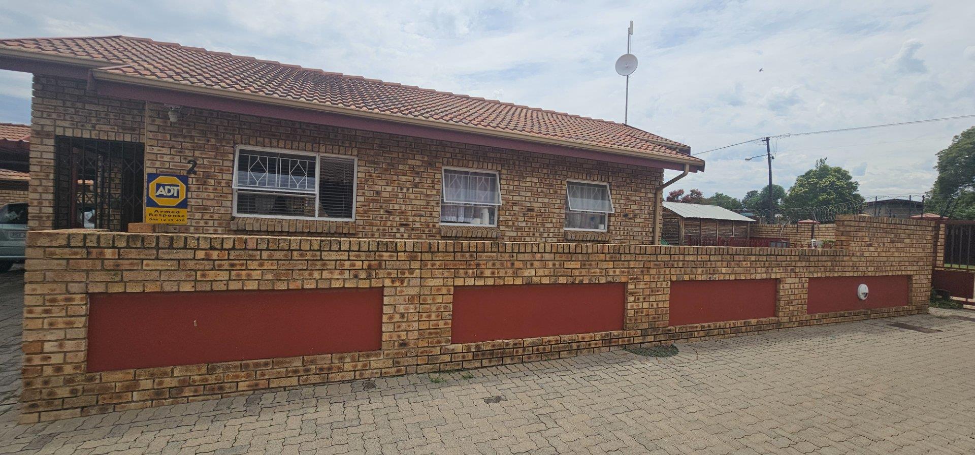 2 Bedroom Townhouse for sale in Riversdale P24113855435