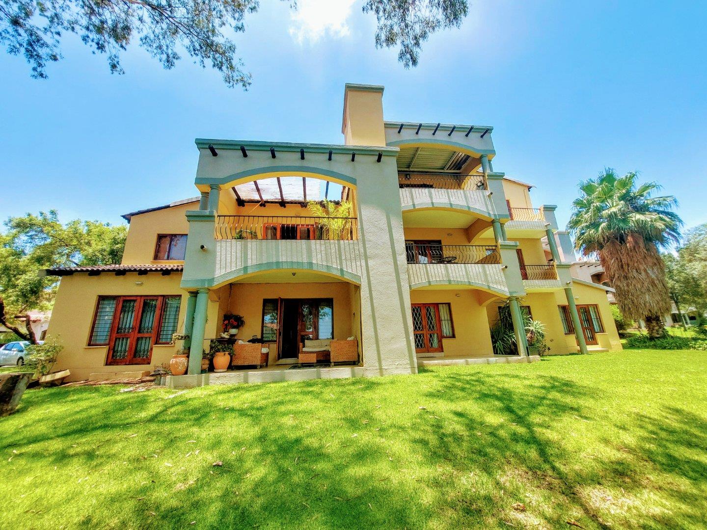 2 Bedroom Apartment / flat for sale in North Riding 93 Bellaires P24113855754