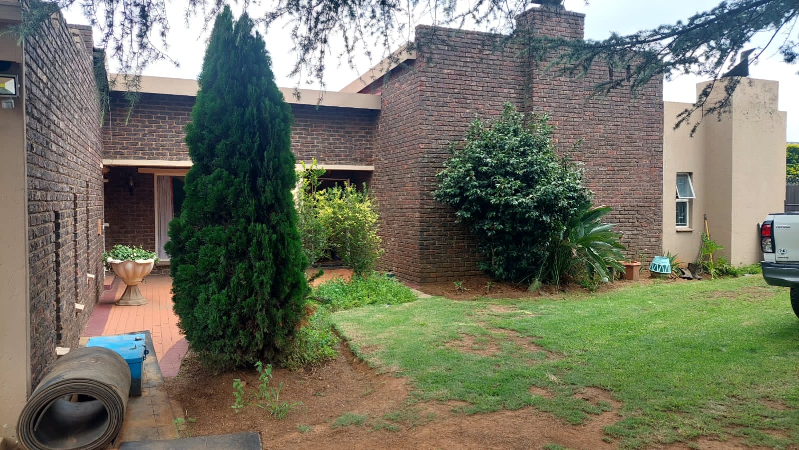 4 Bedroom House for sale in Freeway Park P24113856386