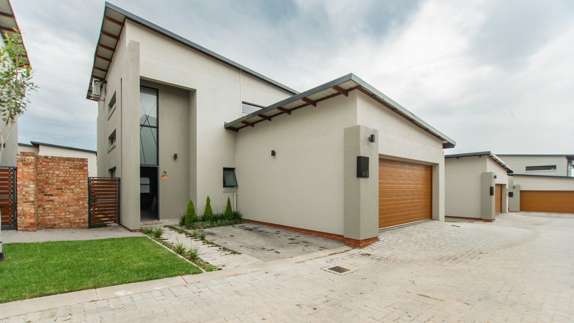 Crowthorne Ah Property Property and houses for sale in Crowthorne Ah