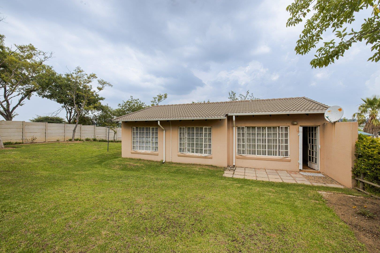 Country View, Midrand Property Townhouses for sale in Country View