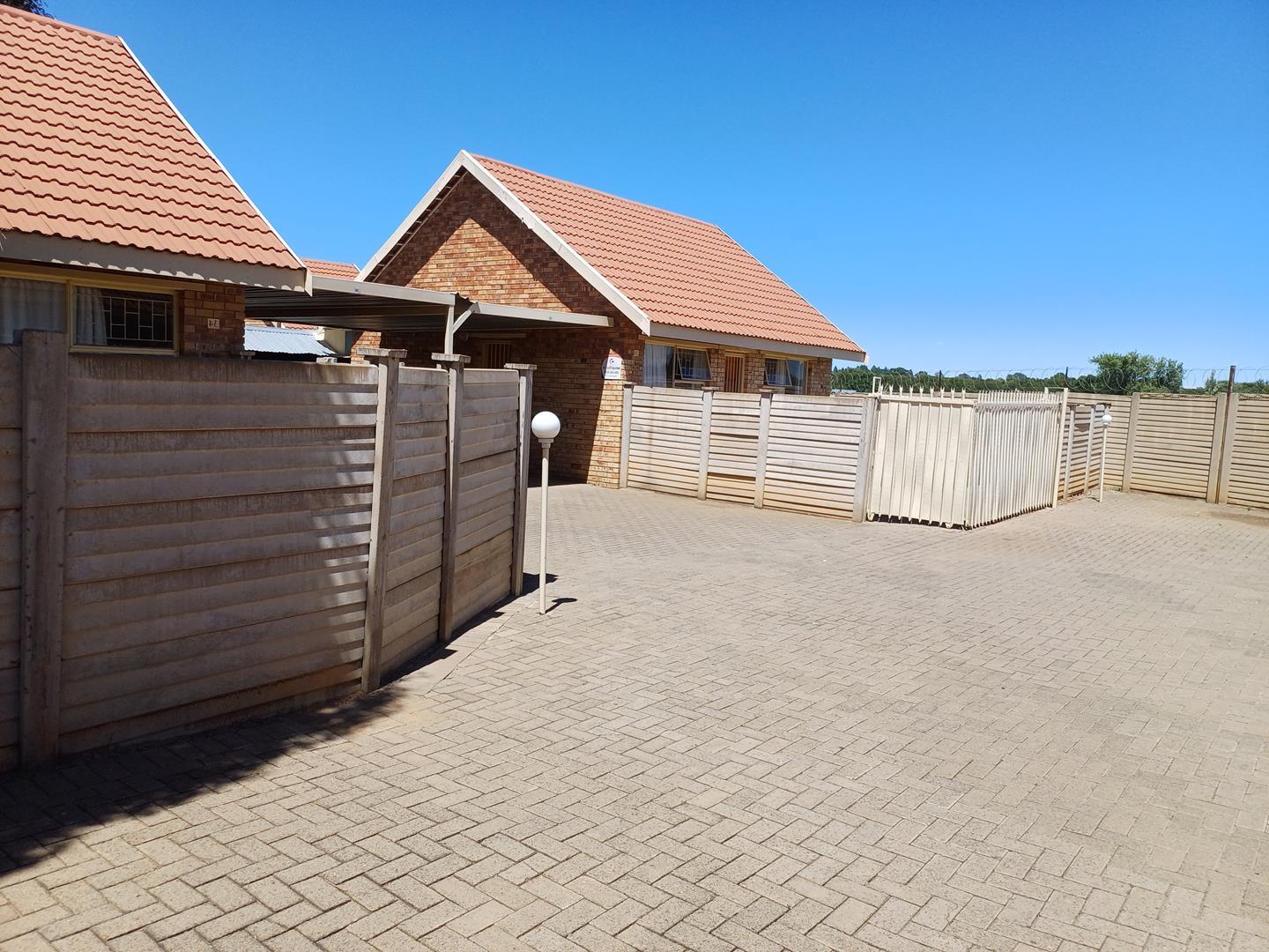 2 Bedroom Apartment / flat for sale in Midway P24114263022