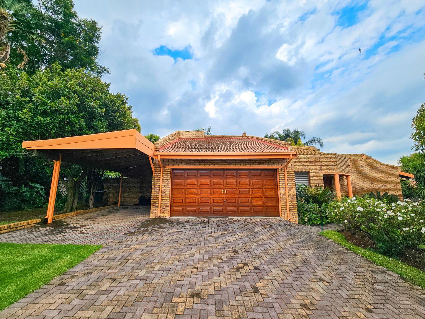 4 Bedroom House for sale in Moreleta Park P24113860945