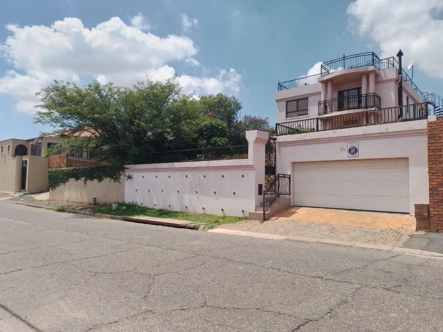 3 Bedroom House for sale in Hurst Hill P24113861311