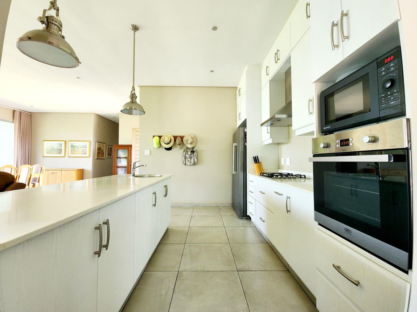 3 Bedroom House for sale in Freeland Park P24113862702