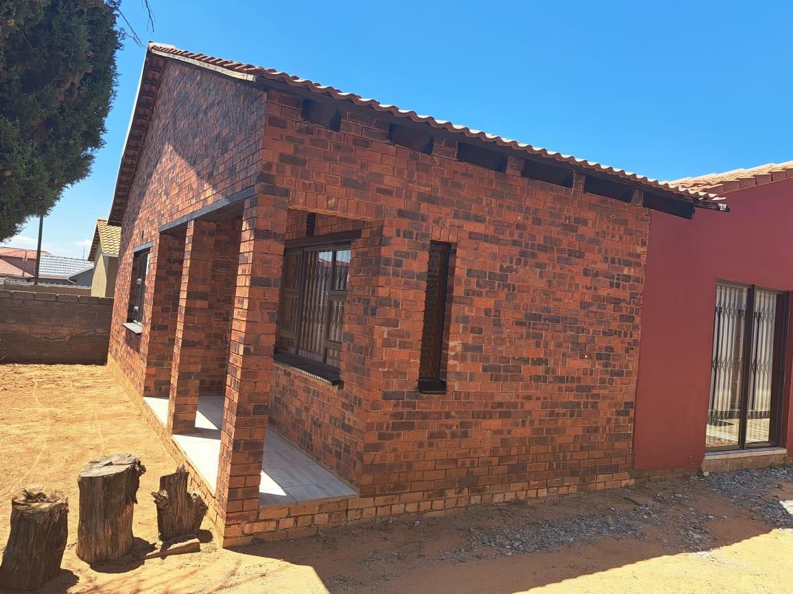 Dobsonville Ext 2 Property Houses for sale in Dobsonville Ext 2