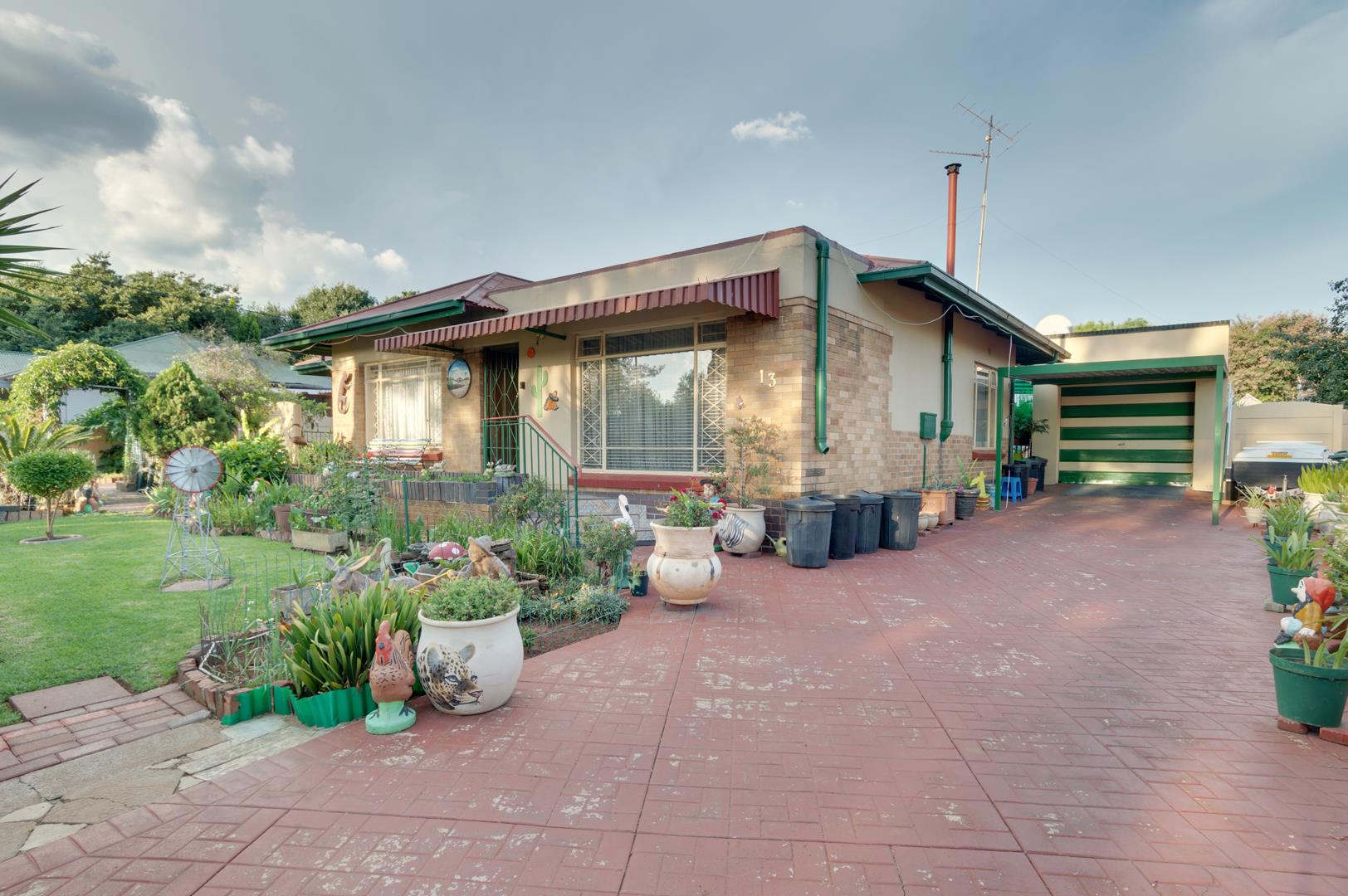 4 Bedroom House for sale in Florentia P24113864223