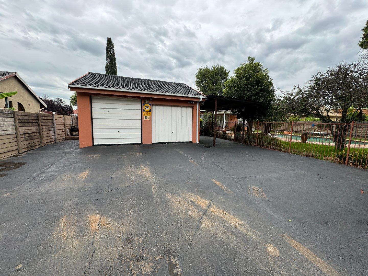 1 Bedroom House to rent in Crystal Park P24113864800