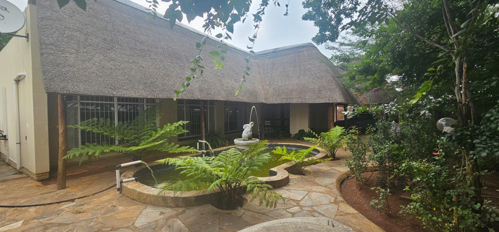 4 Bedroom House for sale in Golf Park P24113865394