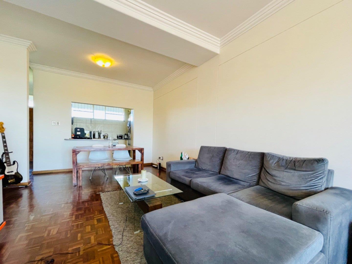 2 Bedroom House for sale in Bedfordview P24113866158