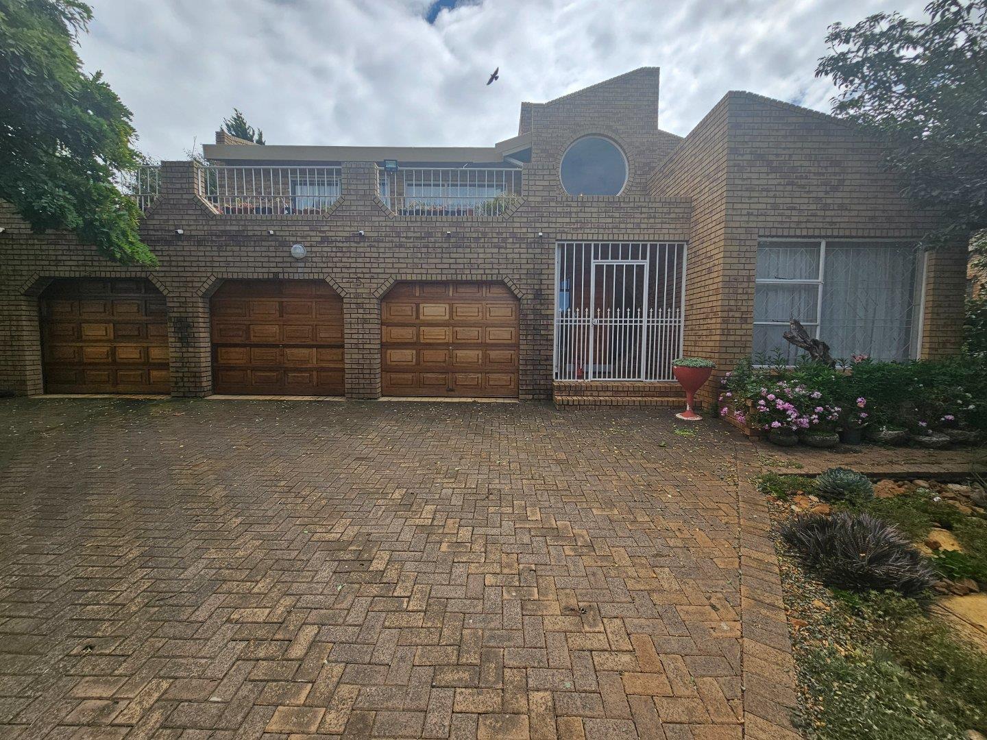 4 Bedroom House for sale in Panorama P24113866207