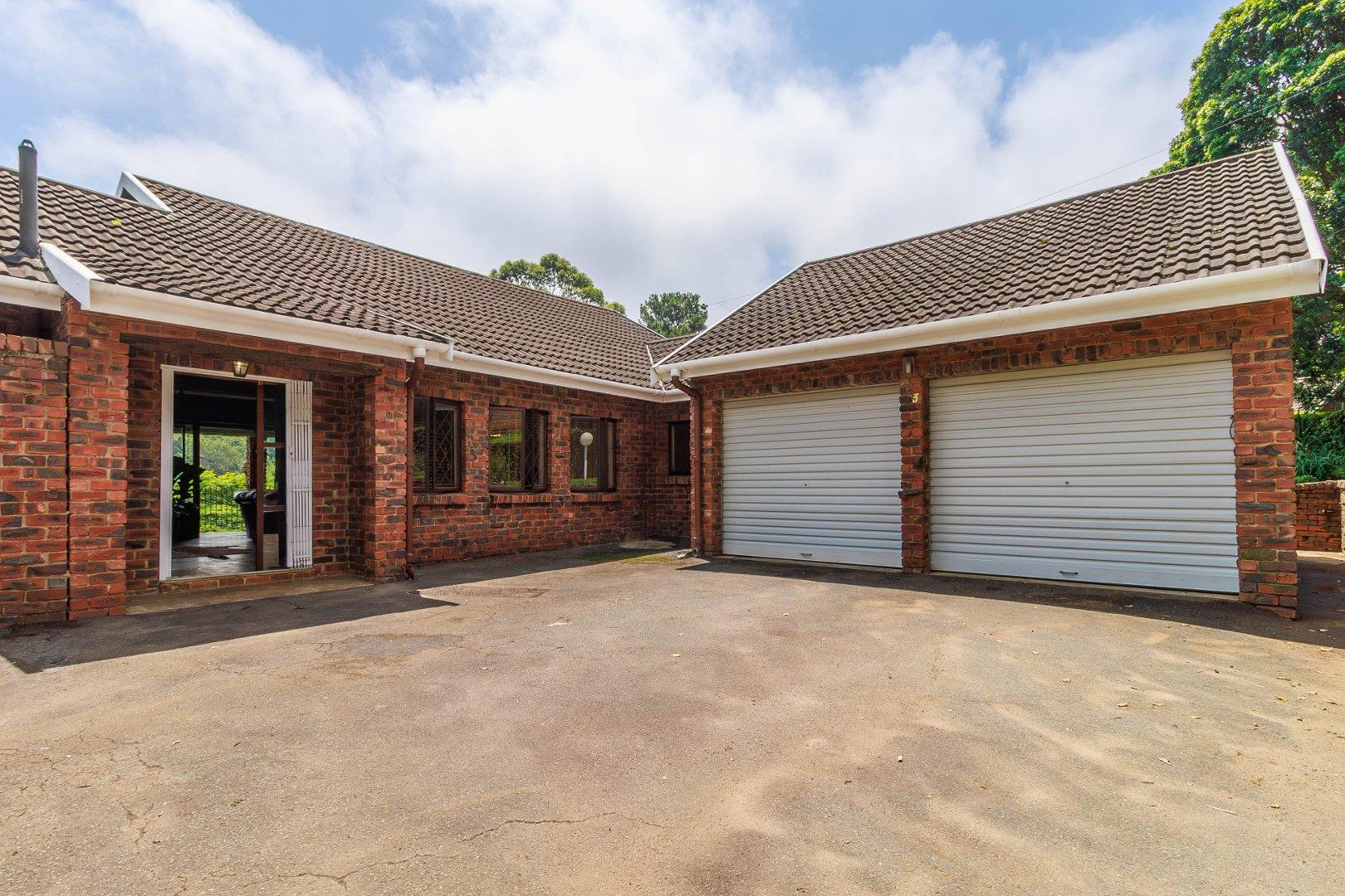 4 Bedroom Townhouse for sale in Kloof 3 Colchester 24 Park Lane P24