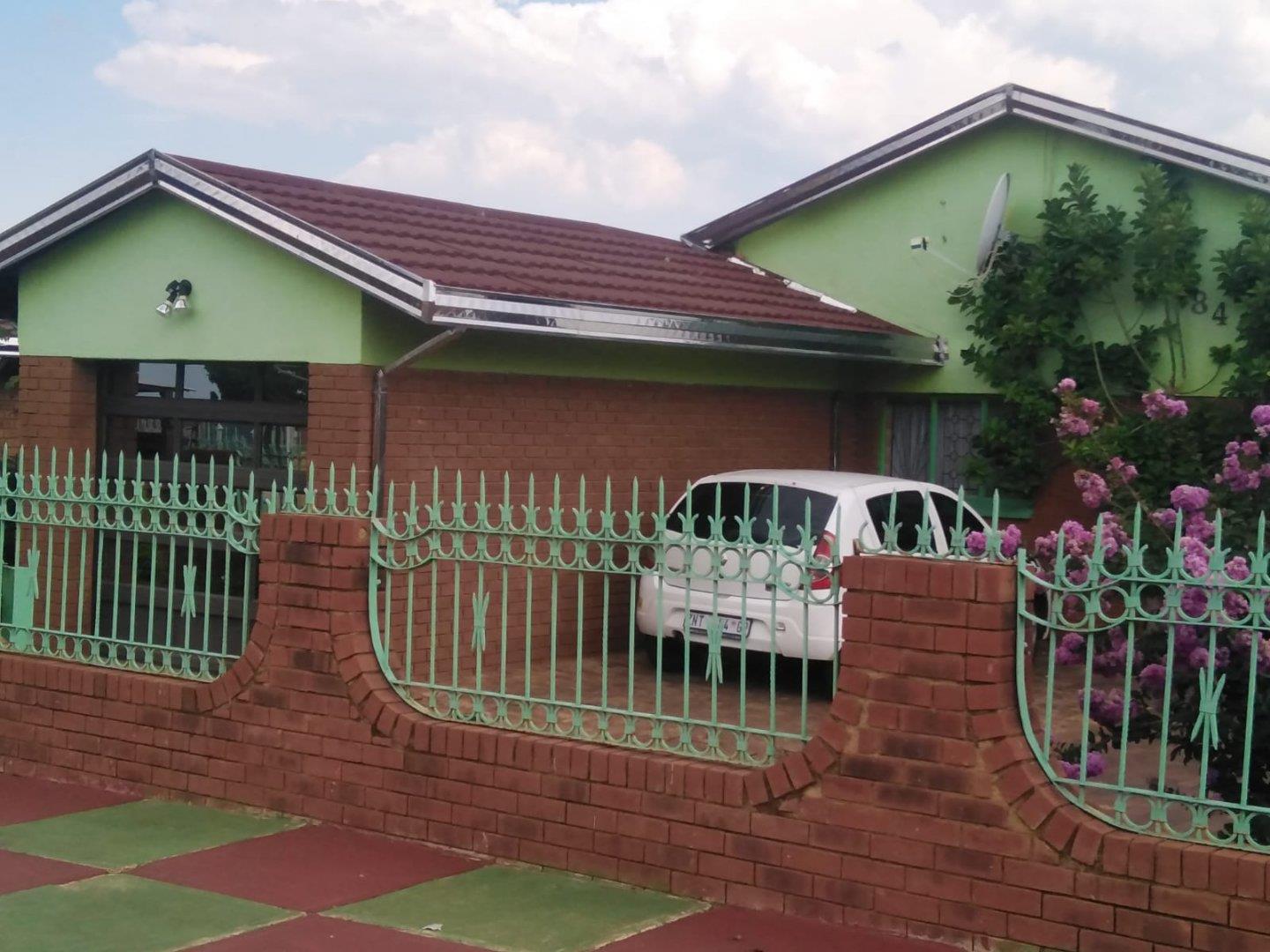 3 Bedroom House for sale in Soshanguve BB P24113845241