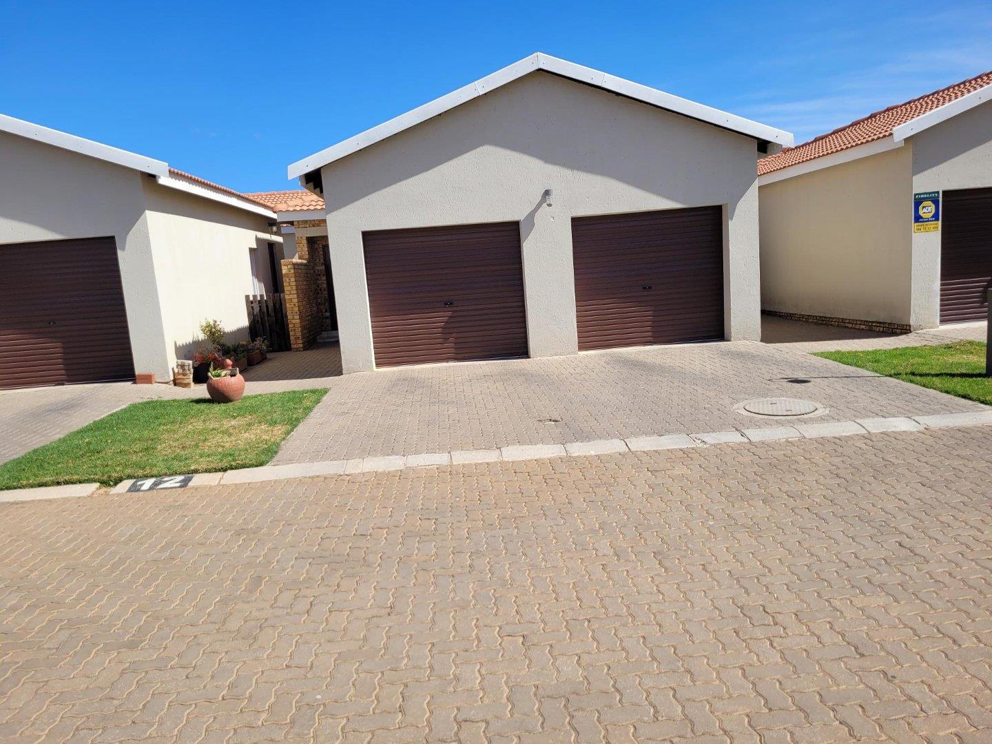 3 Bedroom Townhouse for sale in Pomona P24113868562