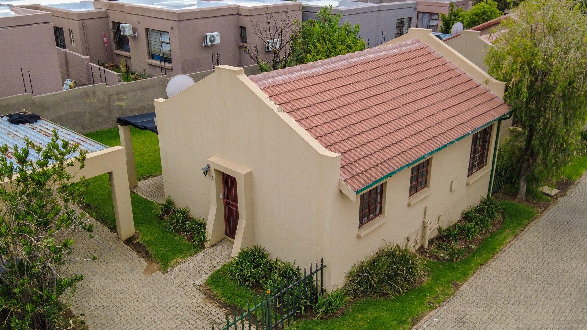 Halfway Gardens Property Property and houses for sale in Halfway Gardens Page 5