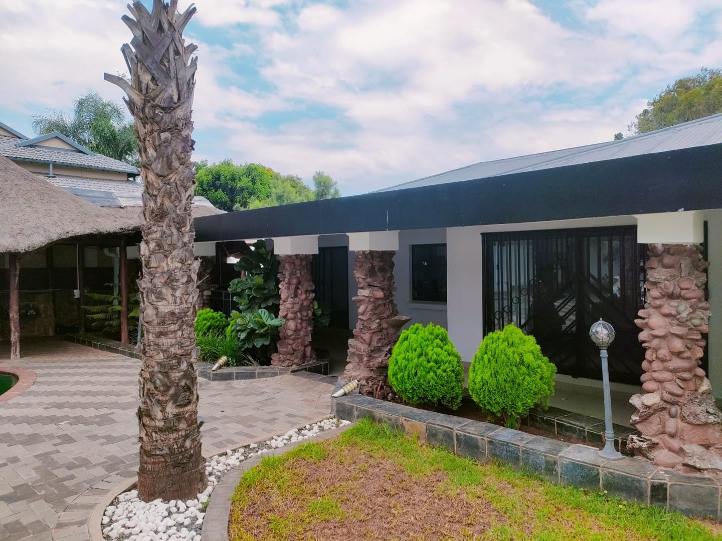 4 Bedroom House for sale in Waverley P24113869043