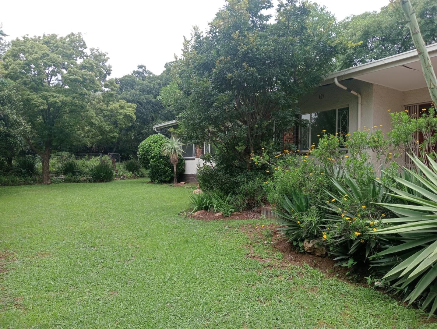 4 Bedroom House for sale in Lombardy East P24113870597