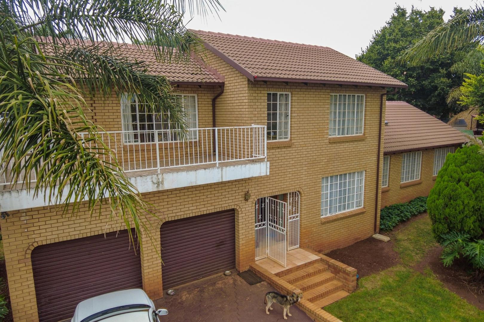 5 Bedroom House for sale in Moreleta Park P24113871108