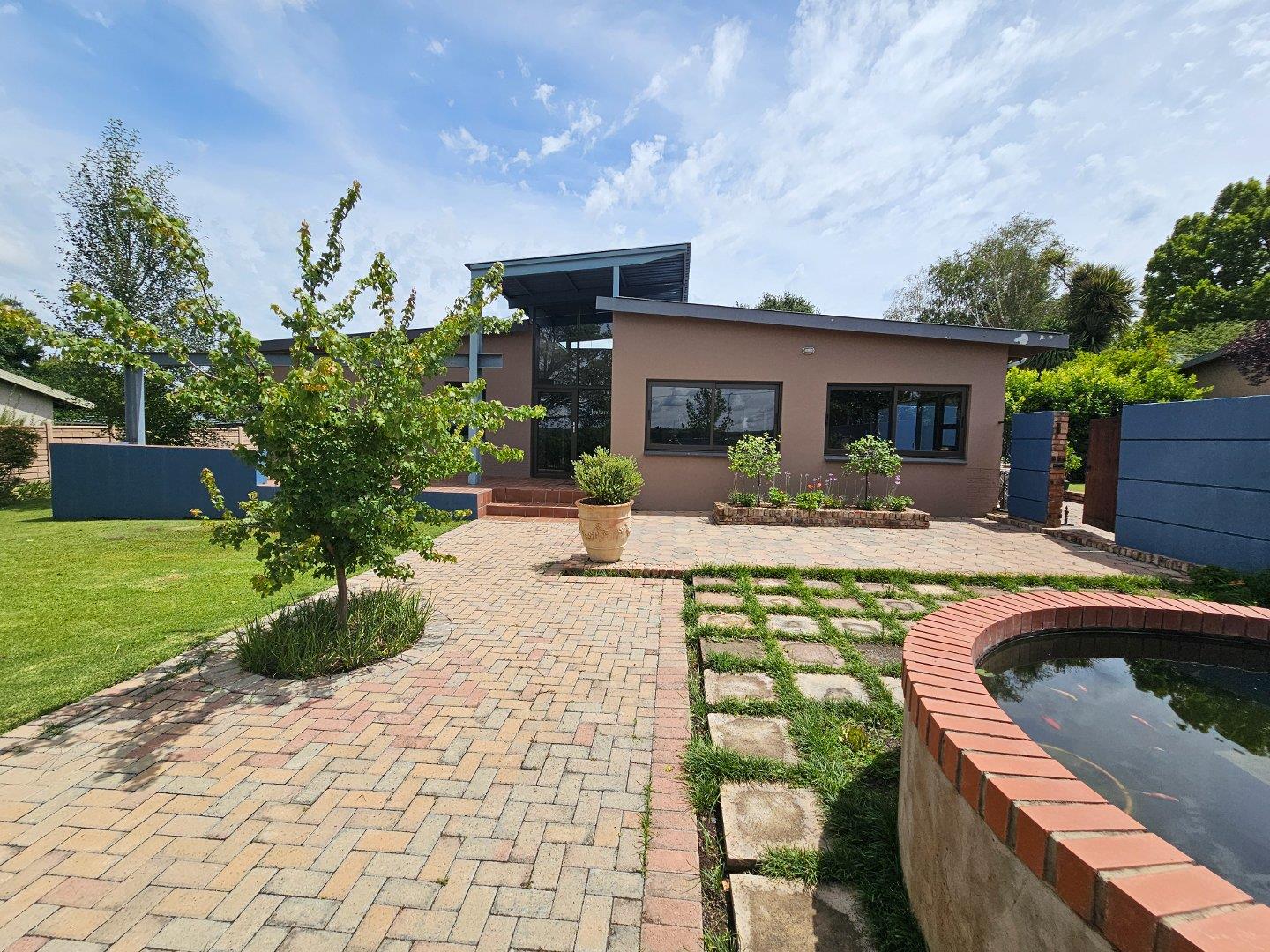 18 Bedroom House for sale in Panorama P24113872845