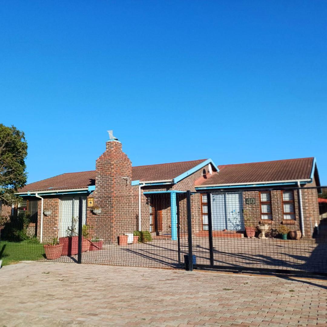 5 Bedroom House for sale in Paradise Beach P24113818558