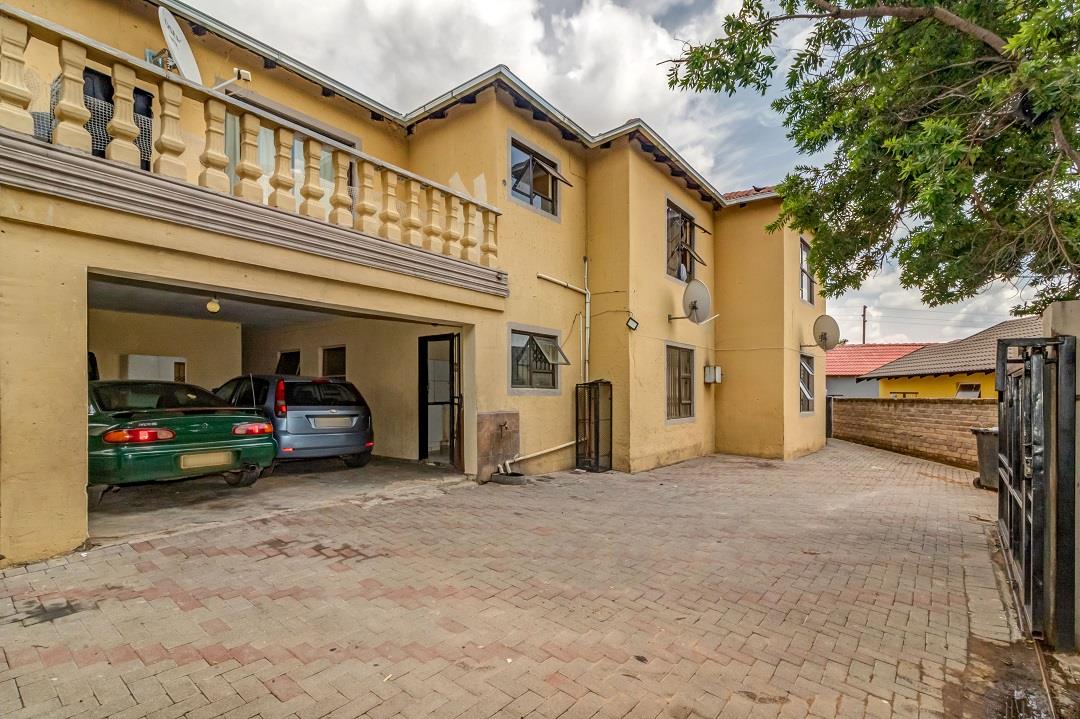 19 Bedroom House for sale in Cosmo City 23 Praque P24113873494