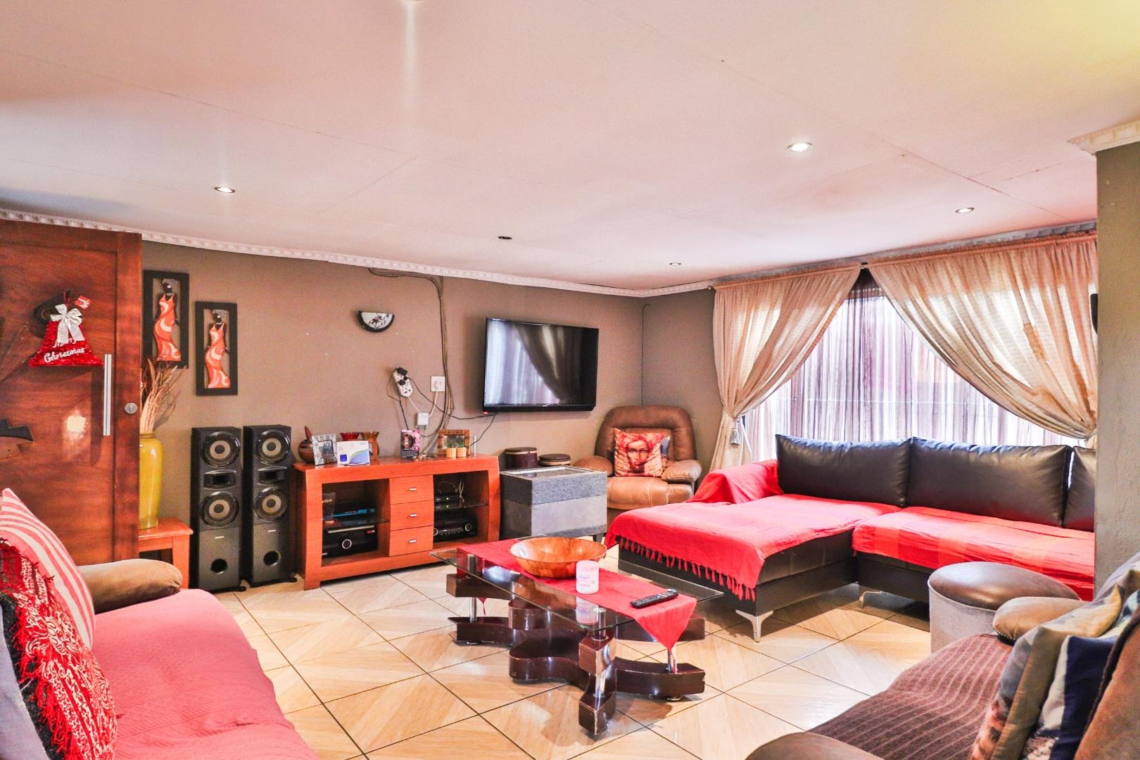 3 Bedroom House for sale in Eldorado Park P24113874601