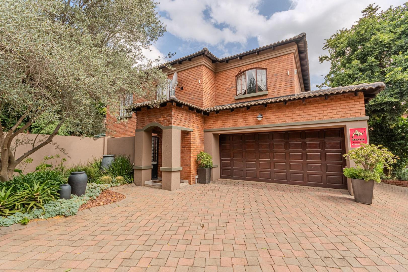 3 Bedroom House for sale in Faerie Glen P24113875389