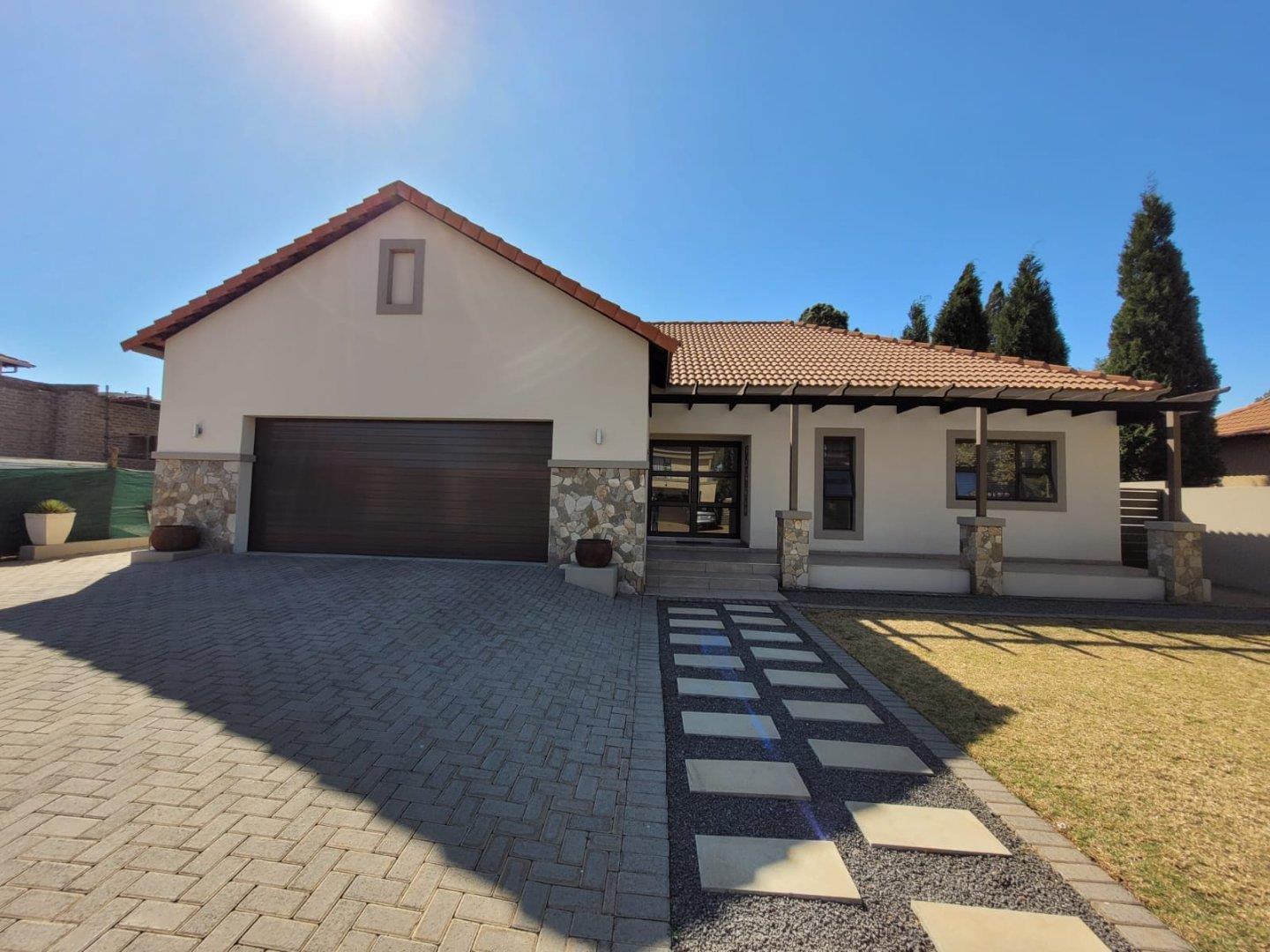 4 Bedroom House for sale in Emfuleni Golf Estate P24113876585