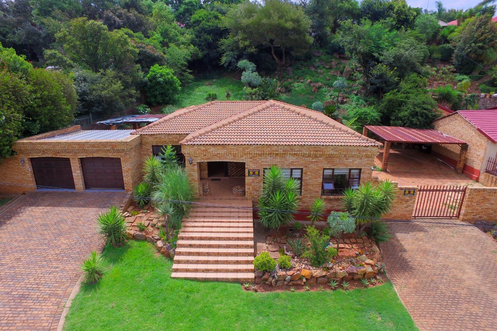 4 Bedroom House for sale in Rant En Dal 22 Koedoe Street P24110402413