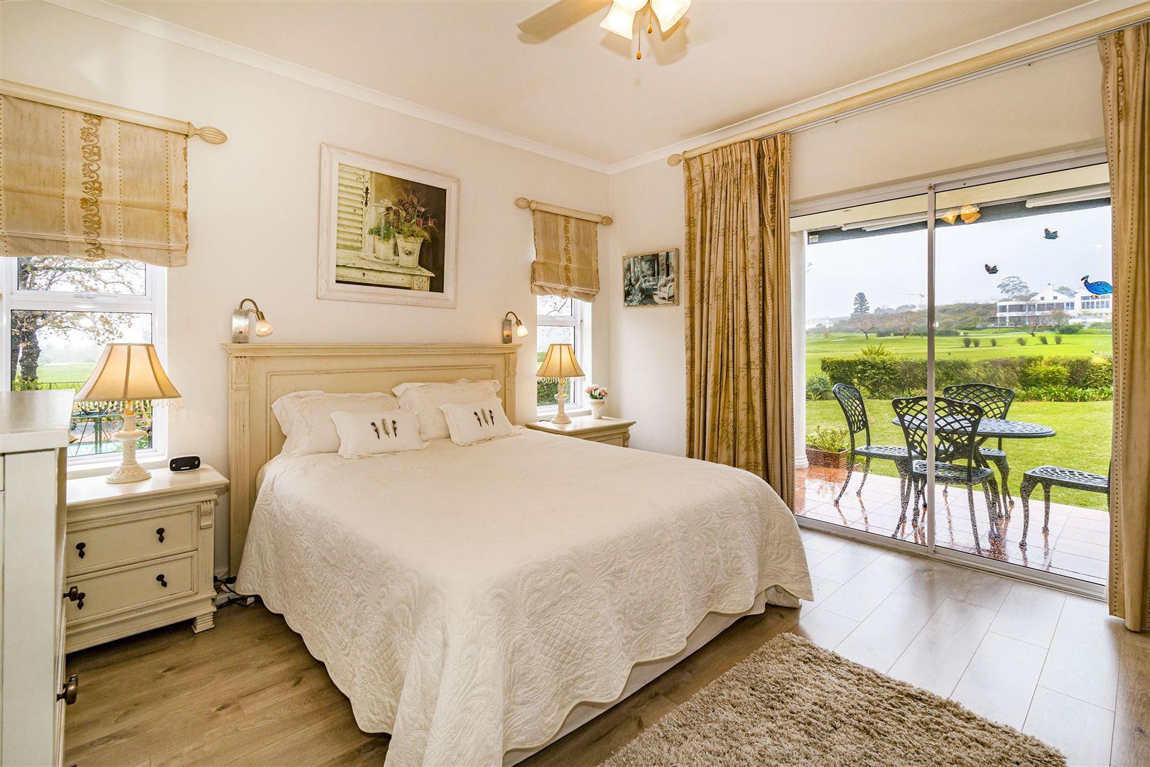 2 Bedroom Apartment / flat to rent in Erinvale Golf Estate P24112845014