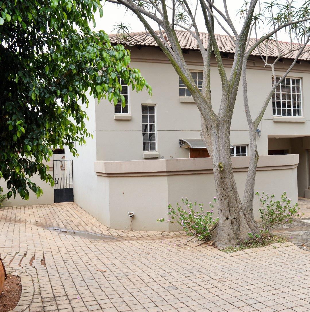 3 Bedroom Townhouse for sale in Pretoria North P24113878241