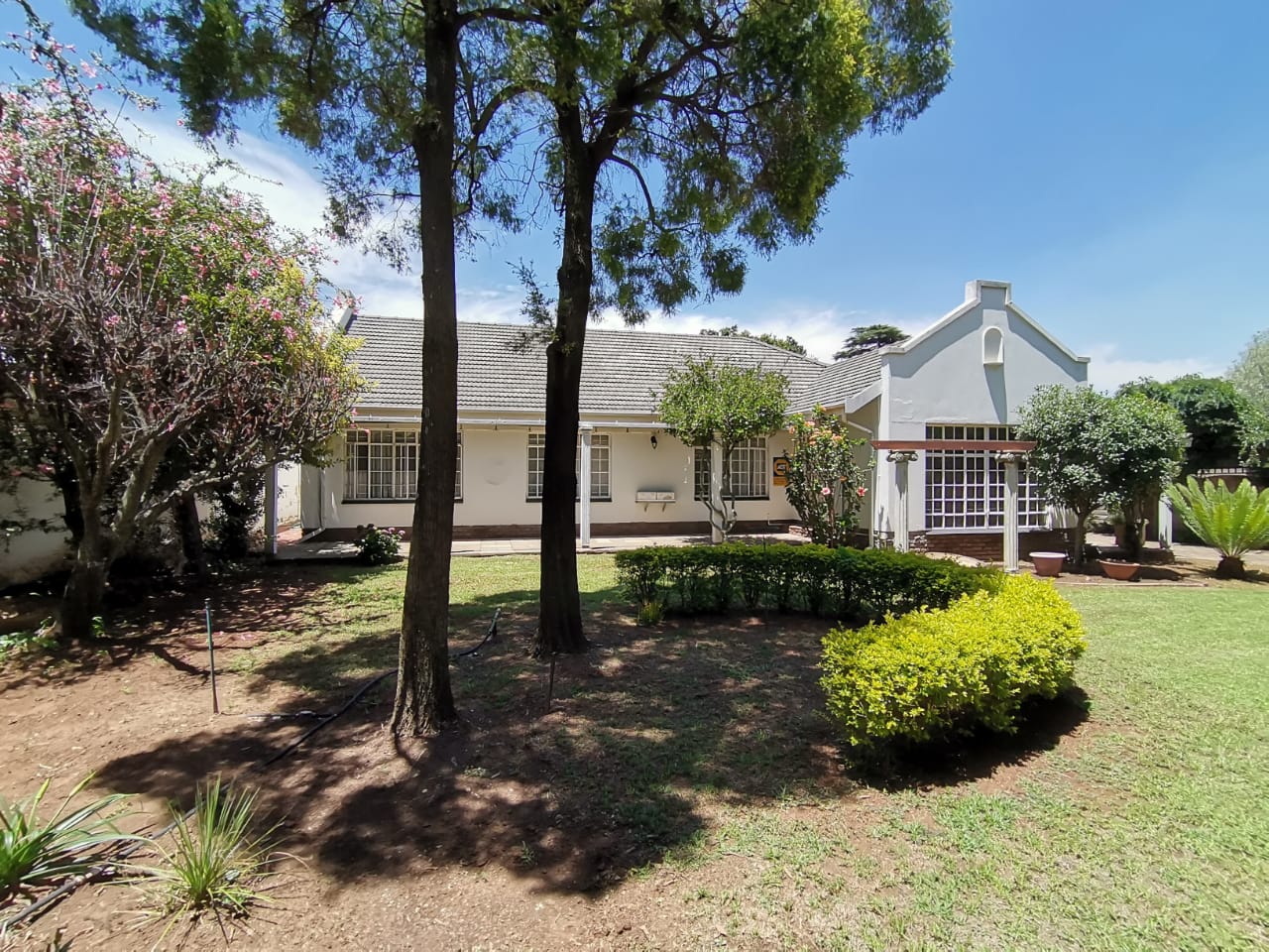 Commercial property for sale in Glen Marais P24113878599